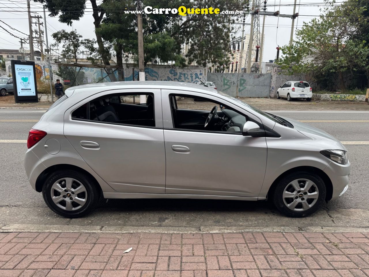 CHEVROLET   ONIX HATCH LT 1.0 8V FLEXPOWER 5P MEC.   PRATA 2019 1.0 FLEX - Loja
