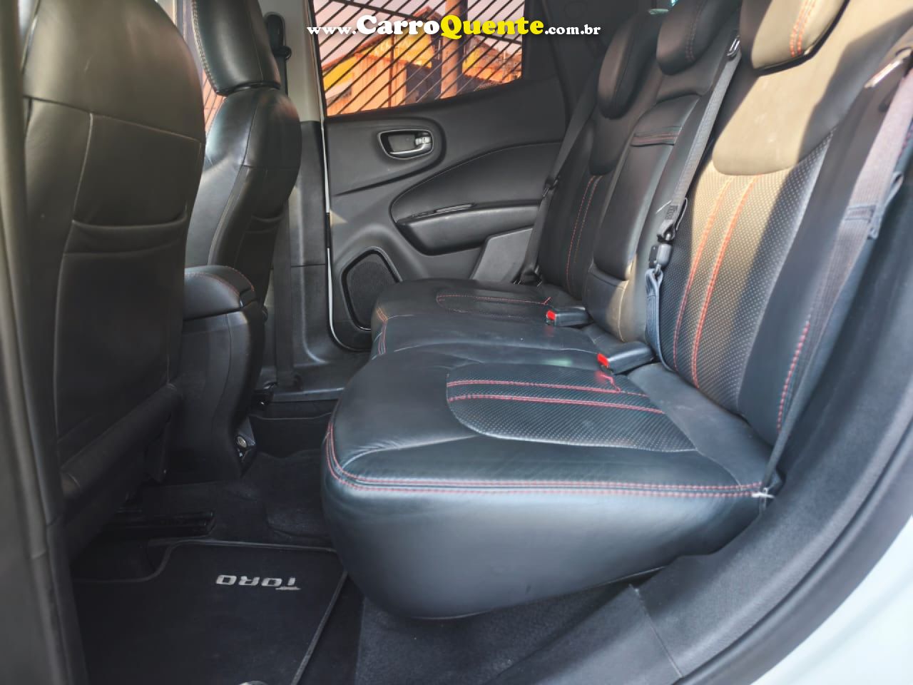 FIAT   TORO FREEDOM 2.0 16V 4X4 DIESEL AUT.   BRANCO 2019 2.0 DIESEL - Loja