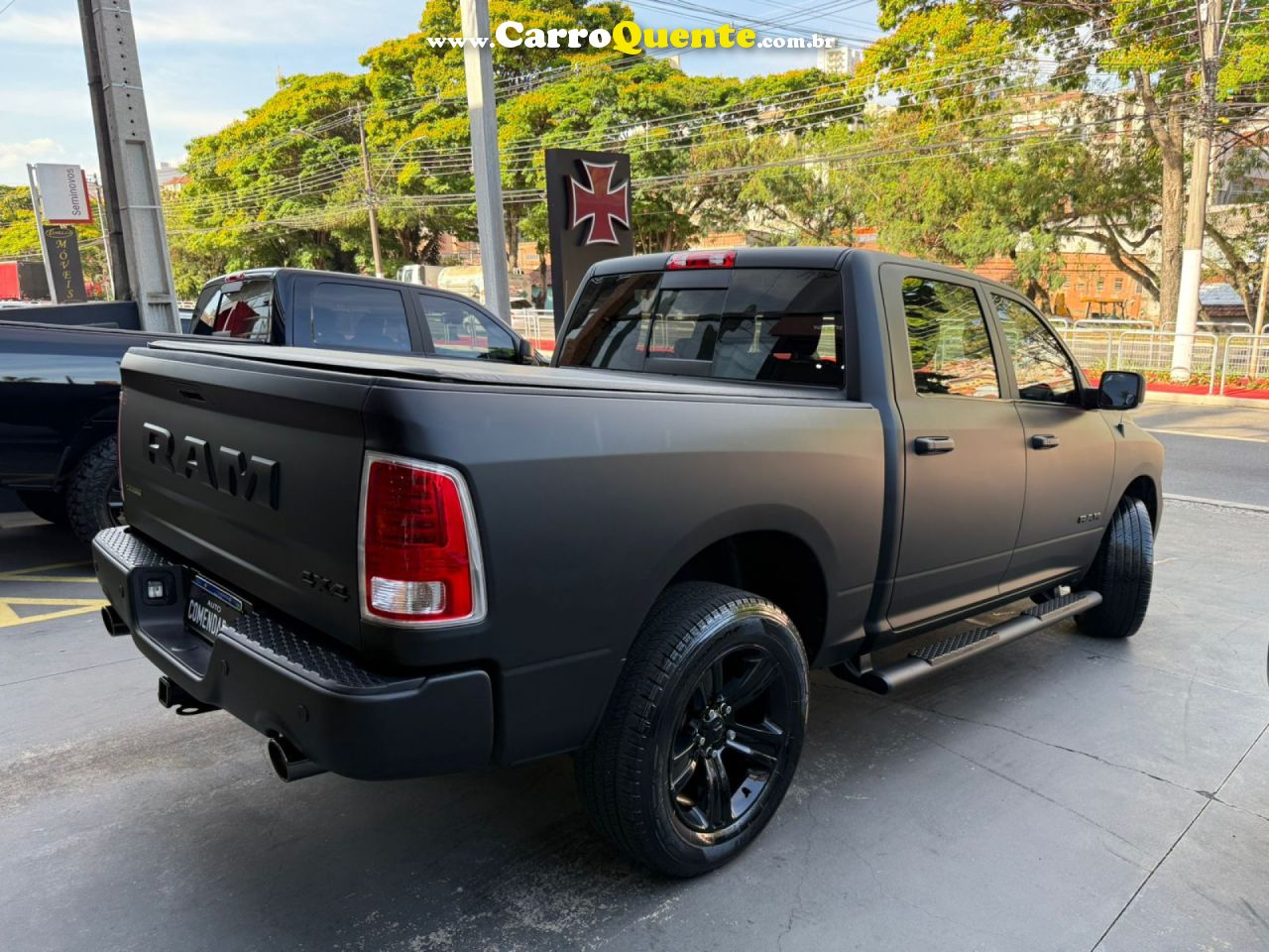 RAM   CLASSIC LARAMIE NIGHT ED. 5.7 4X4 AUT.   PRETO 2023 5.7 GASOLINA - Loja