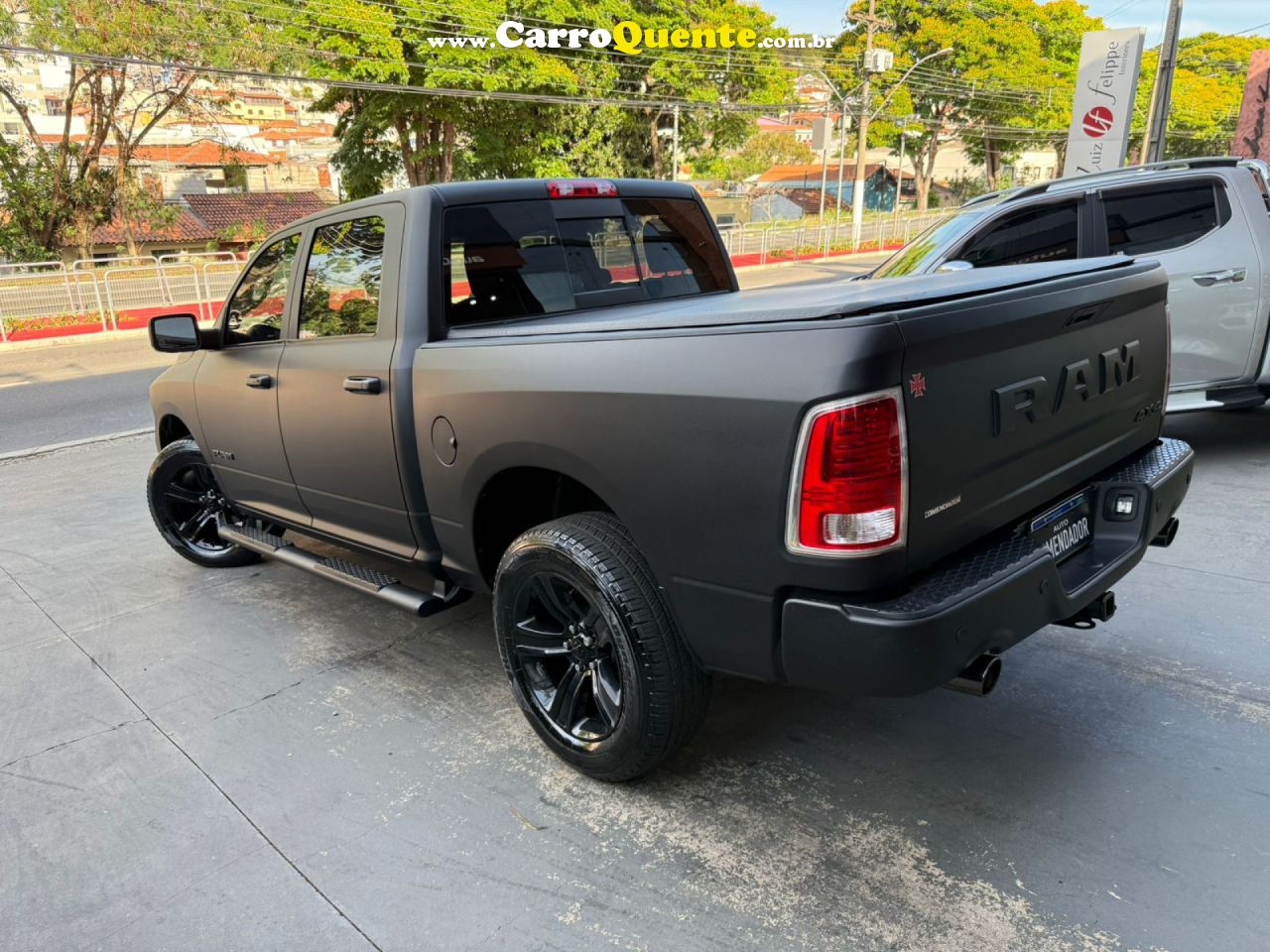 RAM   CLASSIC LARAMIE NIGHT ED. 5.7 4X4 AUT.   PRETO 2023 5.7 GASOLINA - Loja
