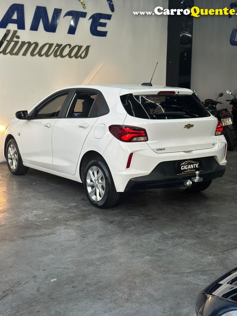 CHEVROLET   ONIX HATCH LT 1.0 12V FLEX 5P MEC.   BRANCO 2023 1.0 FLEX - Loja