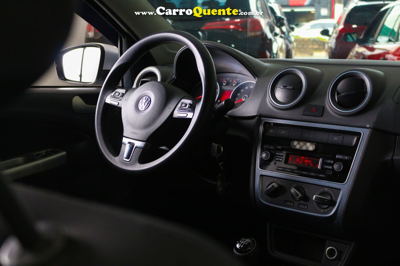 VOLKSWAGEN   VOYAGE COMFORTLINE  1.0 T.FLEX 8V 4P   PRATA 2015 1.0 GASOLINA - Loja