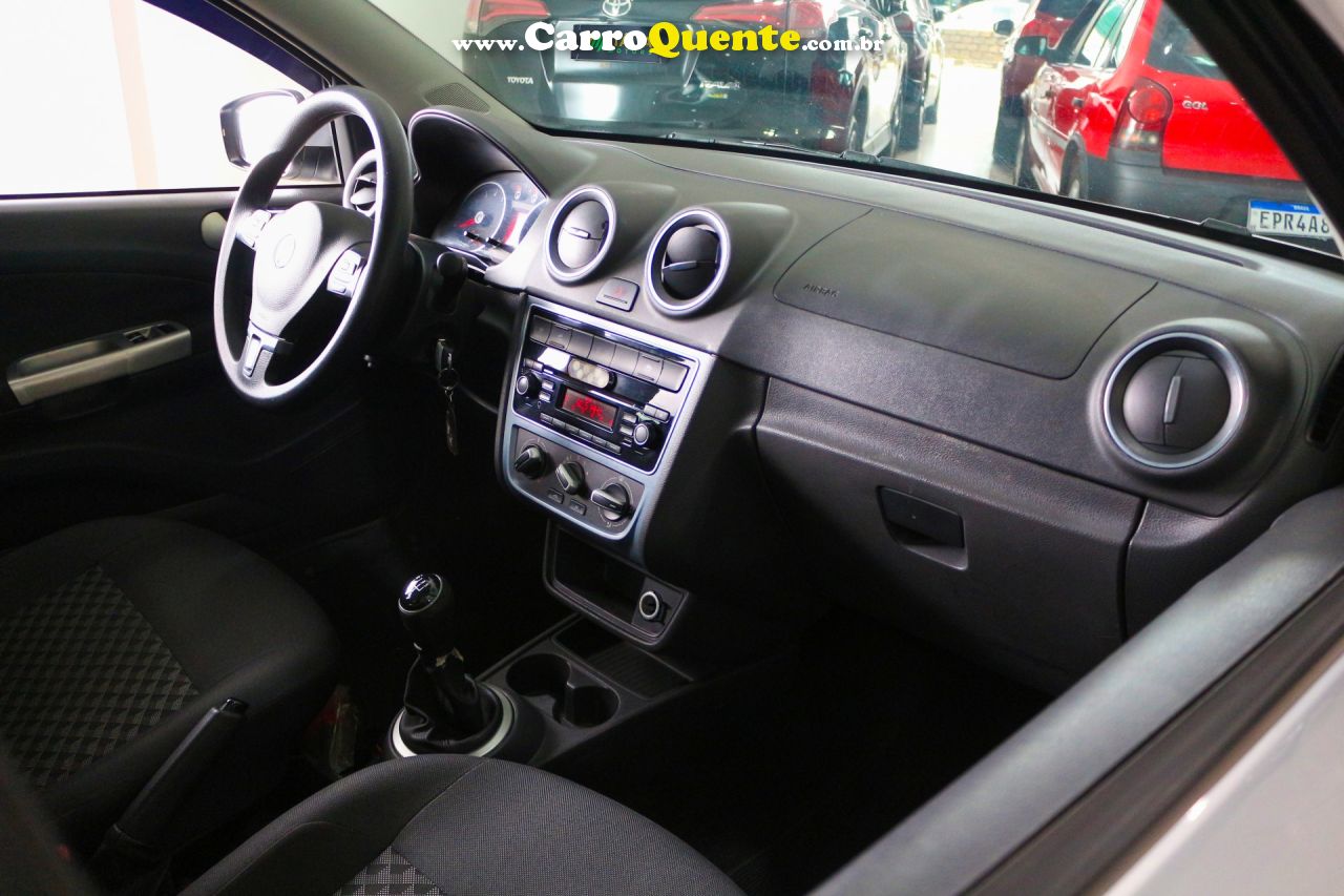 VOLKSWAGEN   VOYAGE COMFORTLINE  1.0 T.FLEX 8V 4P   PRATA 2015 1.0 GASOLINA - Loja