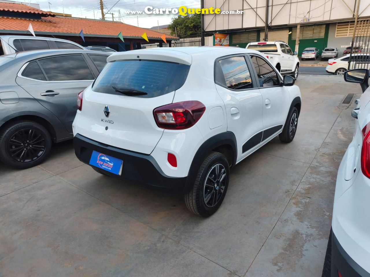 RENAULT   KWID INTENSE 1.0 FLEX 12V 5P MEC.   BRANCO 2025 1.0 FLEX - Loja