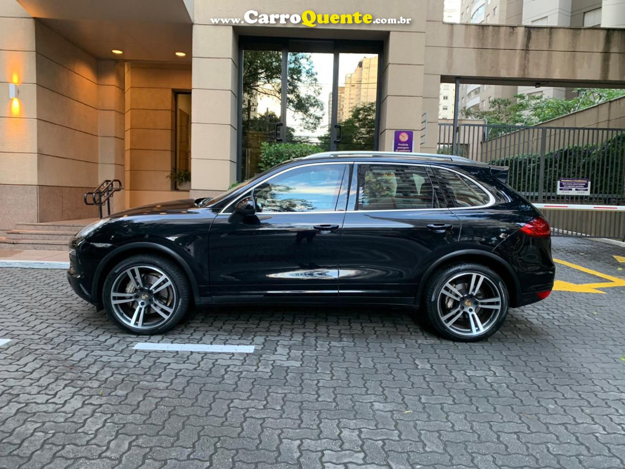 PORSCHE   4.8 S 4X4 V8 32V GASOLINA 4P TIPTRONIC   PRETO 2013 4.5 GASOLINA - Loja
