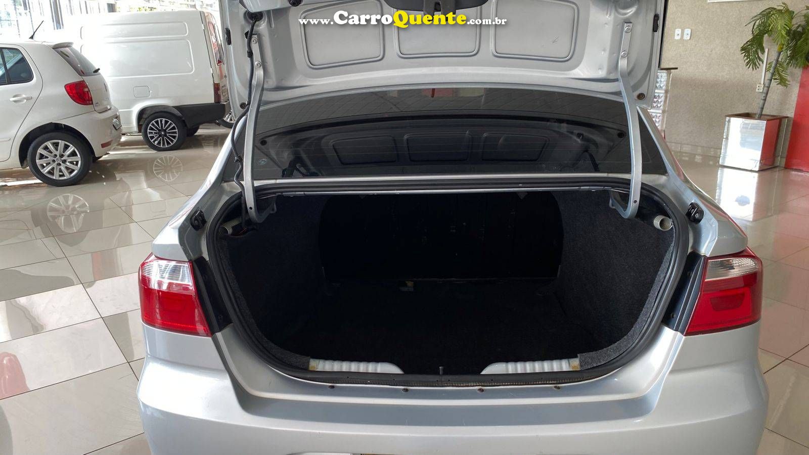 VOLKSWAGEN VOYAGE 1.6 MSI TOTALFLEX COMFORTLINE 2017 - Loja