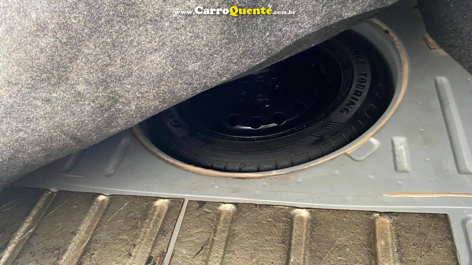 VOLKSWAGEN VOYAGE 1.6 MSI TOTALFLEX COMFORTLINE 2017 - Loja