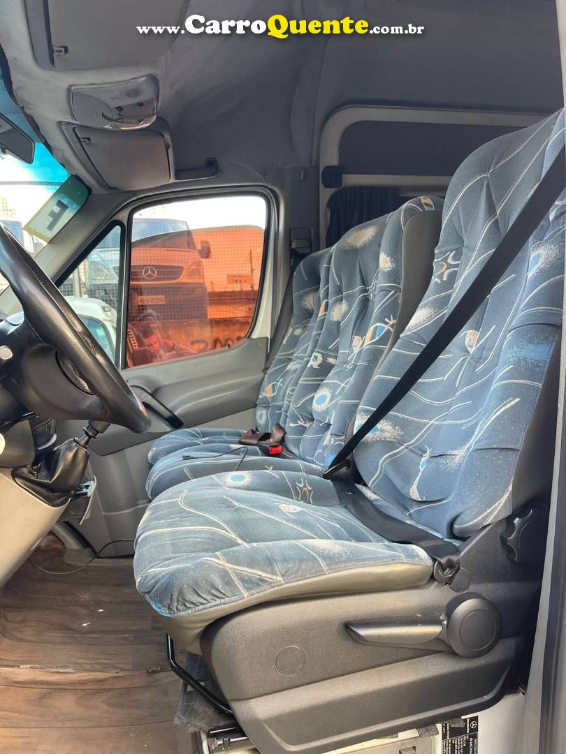 MERCEDES-BENZ SPRINTER 2.2 415 CDI VAN 16 LUGARES TETO ALTO 16V BI-TURBO 2013 - Loja