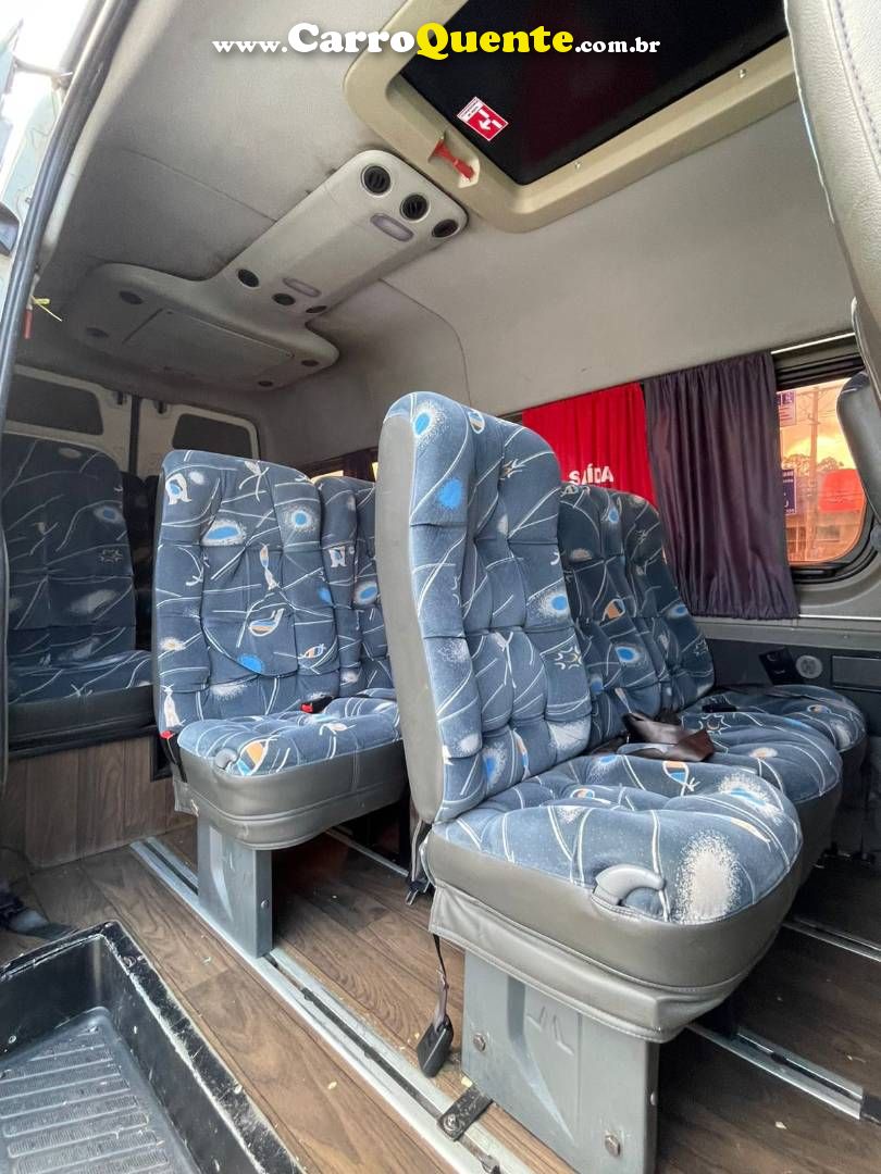 MERCEDES-BENZ SPRINTER 2.2 415 CDI VAN 16 LUGARES TETO ALTO 16V BI-TURBO 2013 - Loja