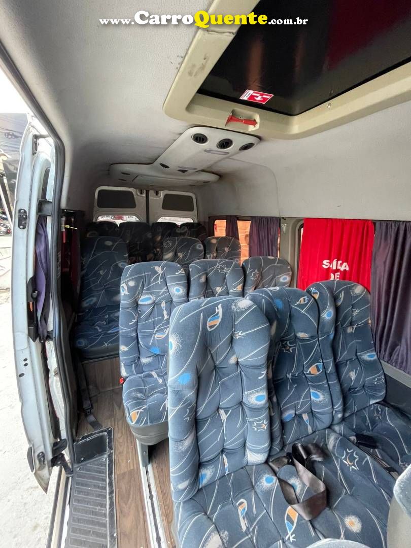 MERCEDES-BENZ SPRINTER 2.2 415 CDI VAN 16 LUGARES TETO ALTO 16V BI-TURBO 2013 - Loja