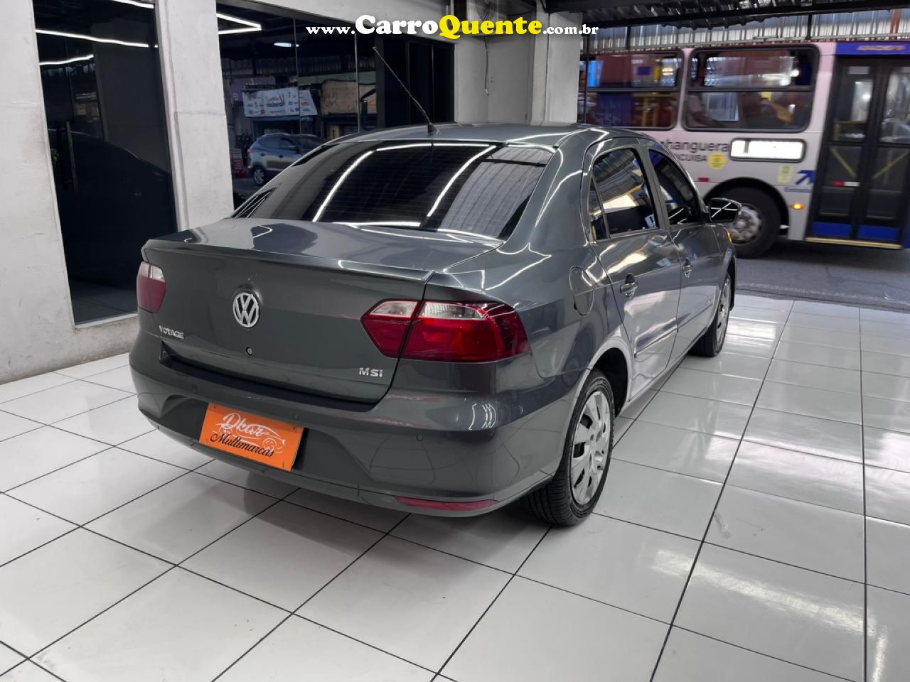 VOLKSWAGEN   NOVO VOYAGE CL MBV   CINZA 2017 1.6 FLEX E GÁS NATURAL - Loja