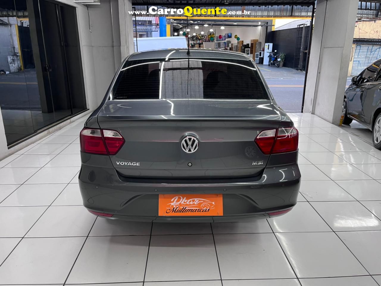 VOLKSWAGEN   NOVO VOYAGE CL MBV   CINZA 2017 1.6 FLEX E GÁS NATURAL - Loja