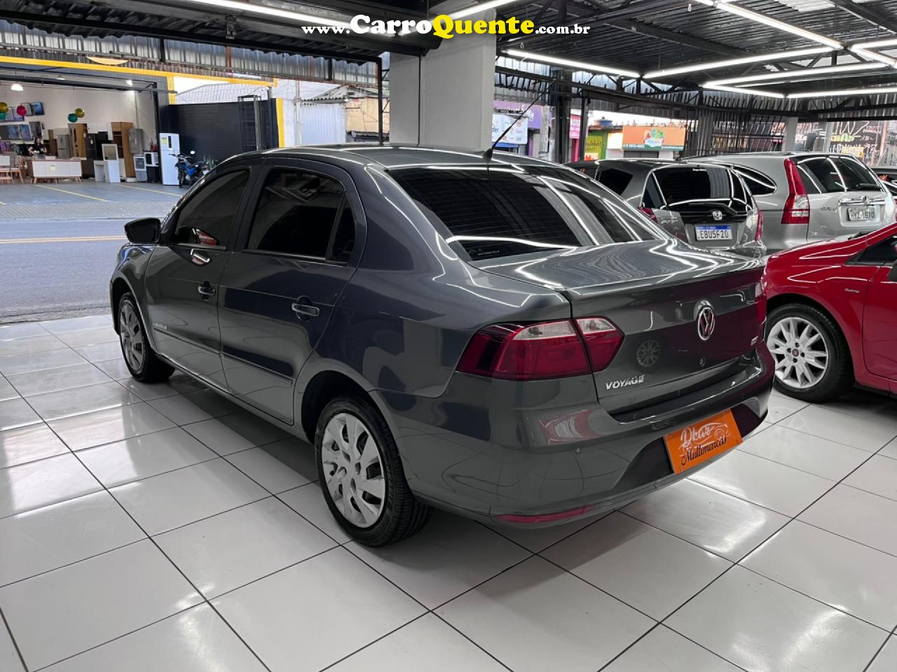 VOLKSWAGEN   NOVO VOYAGE CL MBV   CINZA 2017 1.6 FLEX E GÁS NATURAL - Loja
