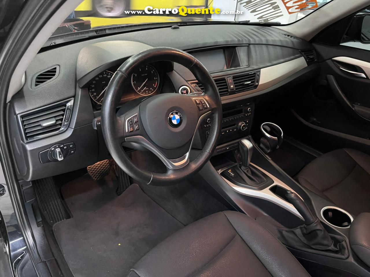 BMW   BMW X1 SDRIVE1 8I VL 31   PRETO 2013 2.0 GASOLINA - Loja