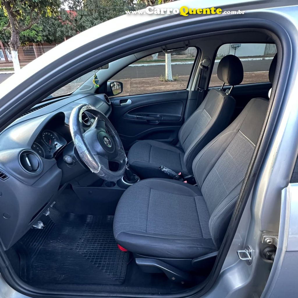 VOLKSWAGEN   VOYAGE  TRENDLINE 1.0 T.FLEX 8V 4P   PRATA 2014 1.0 FLEX - Loja