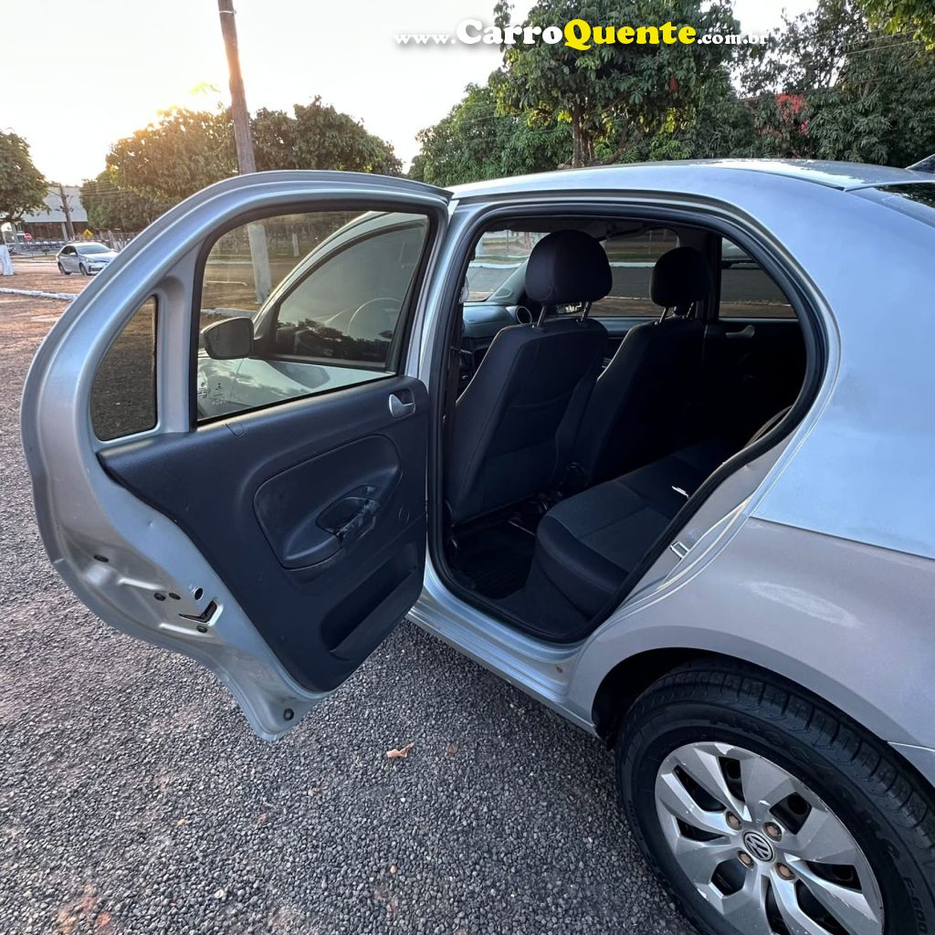 VOLKSWAGEN   VOYAGE  TRENDLINE 1.0 T.FLEX 8V 4P   PRATA 2014 1.0 FLEX - Loja