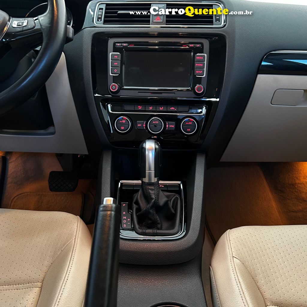 VOLKSWAGEN   JETTA HIGHLINE 2.0 TSI 16V 4P TIPTRONIC   BRANCO 2015 2.0 GASOLINA - Loja