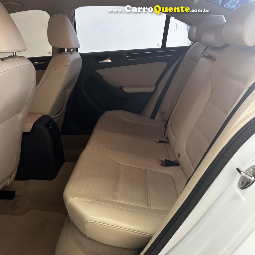 VOLKSWAGEN   JETTA HIGHLINE 2.0 TSI 16V 4P TIPTRONIC   BRANCO 2015 2.0 GASOLINA - Loja