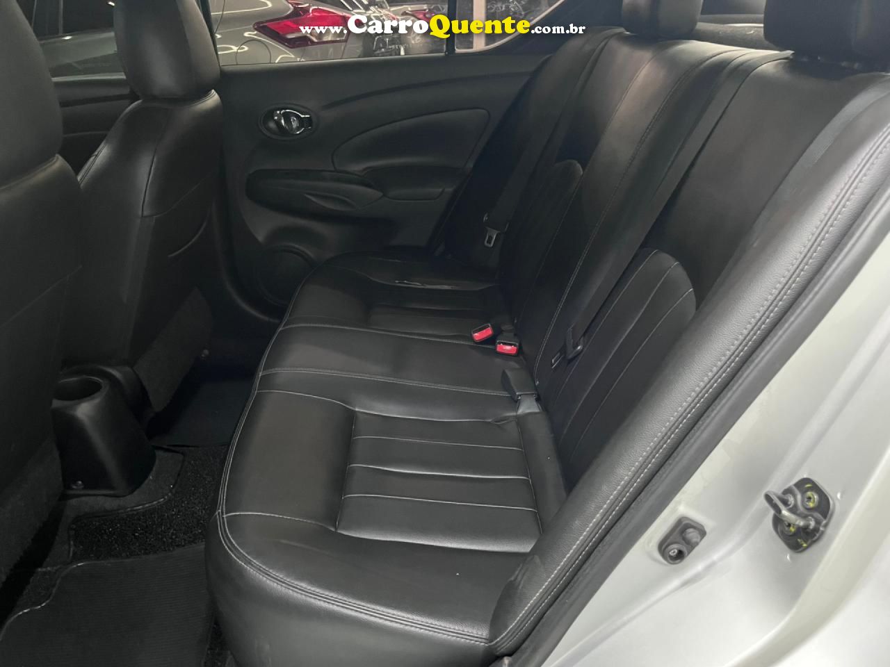 NISSAN   VERSA 16SL CVT   PRATA 2020 1.6 FLEX - Loja