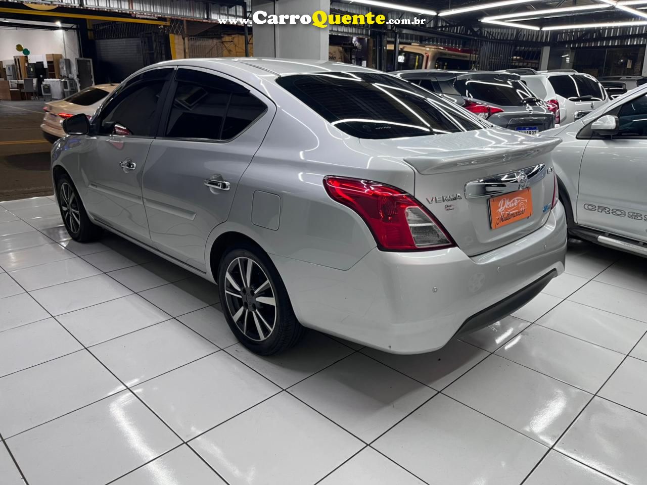 NISSAN   VERSA 16SL CVT   PRATA 2020 1.6 FLEX - Loja