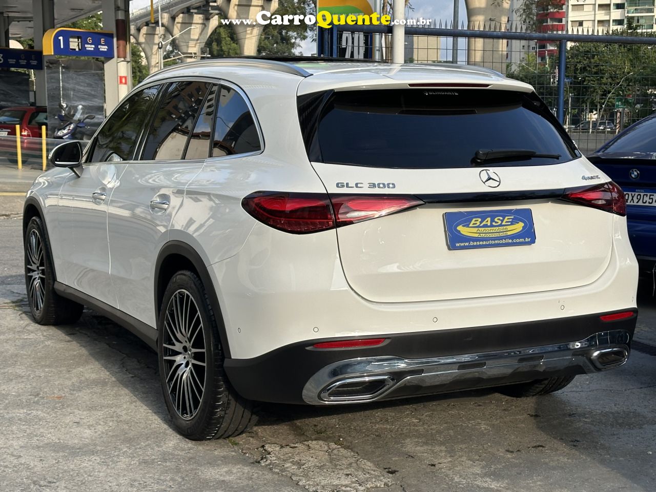 MERCEDES-BENZ   GLC 300 2.0 MHEV 4MATIC 9G-TRONIC   BRANCO 2024 2.0 GASOLINA E ELÉTRICO - Loja