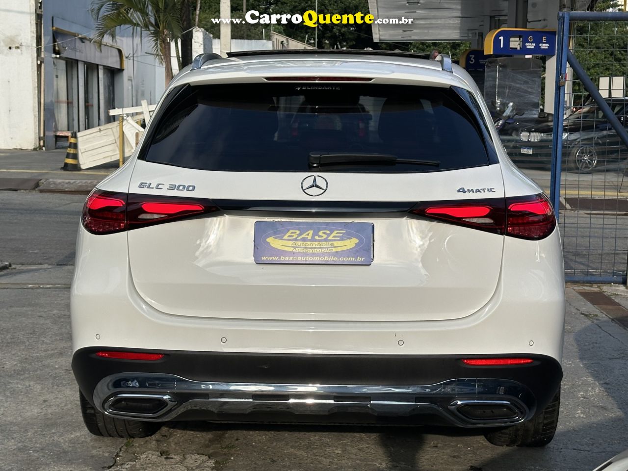 MERCEDES-BENZ   GLC 300 2.0 MHEV 4MATIC 9G-TRONIC   BRANCO 2024 2.0 GASOLINA E ELÉTRICO - Loja