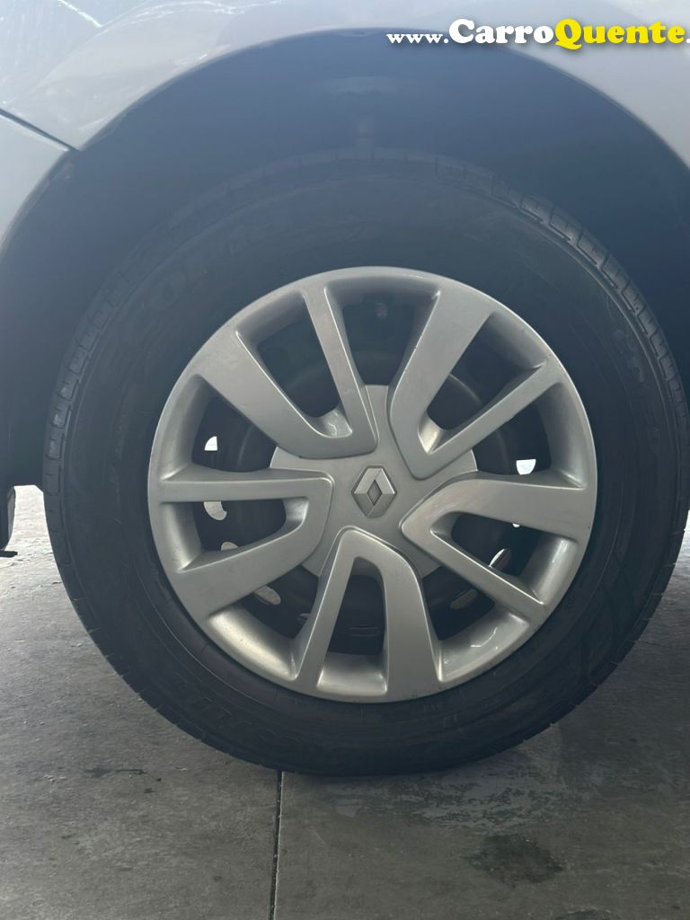 RENAULT   SANDERO AUTHENTIQUE HI-POWER 1.0 16V 5P   PRATA 2016 1.0 GASOLINA - Loja