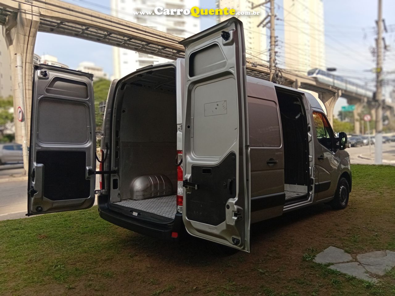 RENAULT   MASTER 2.3 DCI GRAND FURGÃO16V DIESEL   PRATA 2024 2.3 DIESEL - Loja