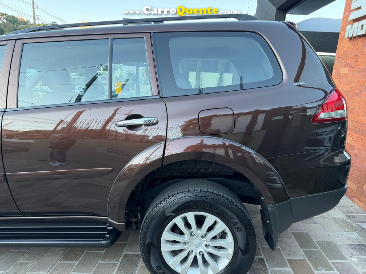 MITSUBISHI   PAJERO DAKAR HPE 3.2 4X4 T.I DIES 5P AUT   MARROM 2015 3.2 DIESEL - Loja