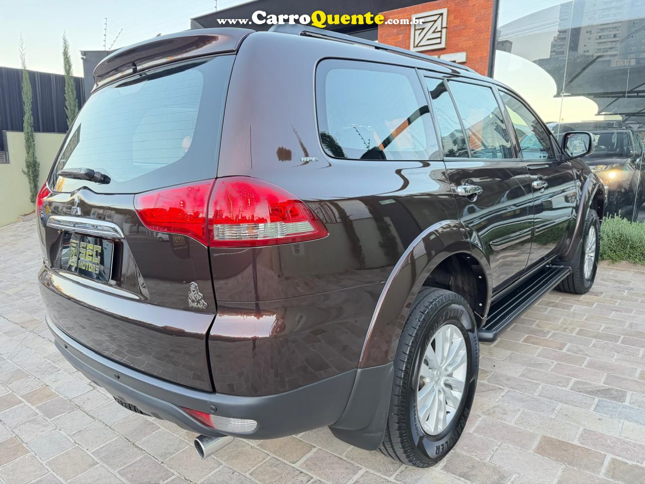 MITSUBISHI   PAJERO DAKAR HPE 3.2 4X4 T.I DIES 5P AUT   MARROM 2015 3.2 DIESEL - Loja