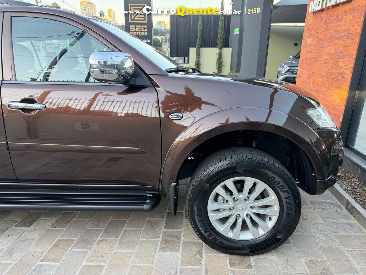 MITSUBISHI   PAJERO DAKAR HPE 3.2 4X4 T.I DIES 5P AUT   MARROM 2015 3.2 DIESEL - Loja