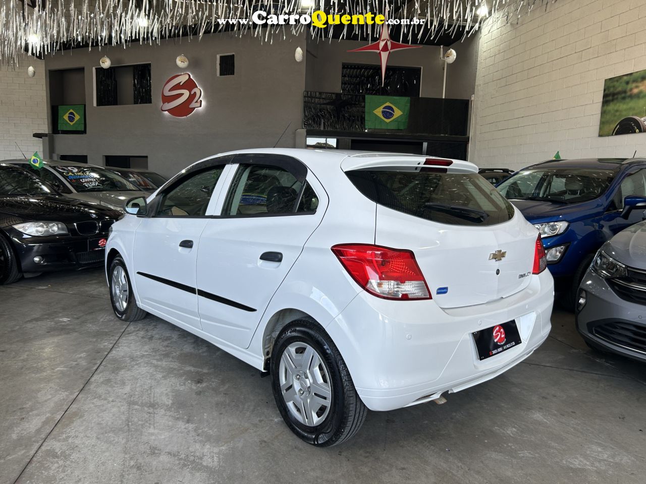 CHEVROLET   ONIX HATCH JOY 1.0 8V FLEX 5P MEC.   BRANCO 2017 1.0 FLEX - Loja