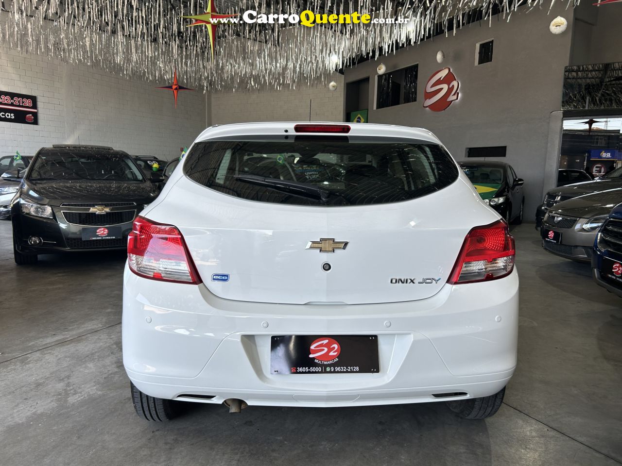 CHEVROLET   ONIX HATCH JOY 1.0 8V FLEX 5P MEC.   BRANCO 2017 1.0 FLEX - Loja