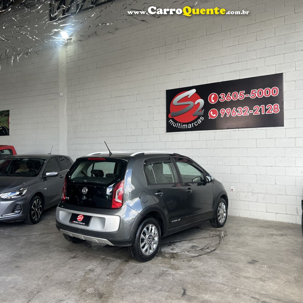 VOLKSWAGEN   UP! CROSS 1.0 T. FLEX 12V 5P   CINZA 2016 1.0 FLEX - Loja