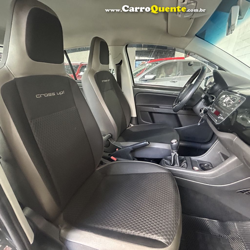 VOLKSWAGEN   UP! CROSS 1.0 T. FLEX 12V 5P   CINZA 2016 1.0 FLEX - Loja