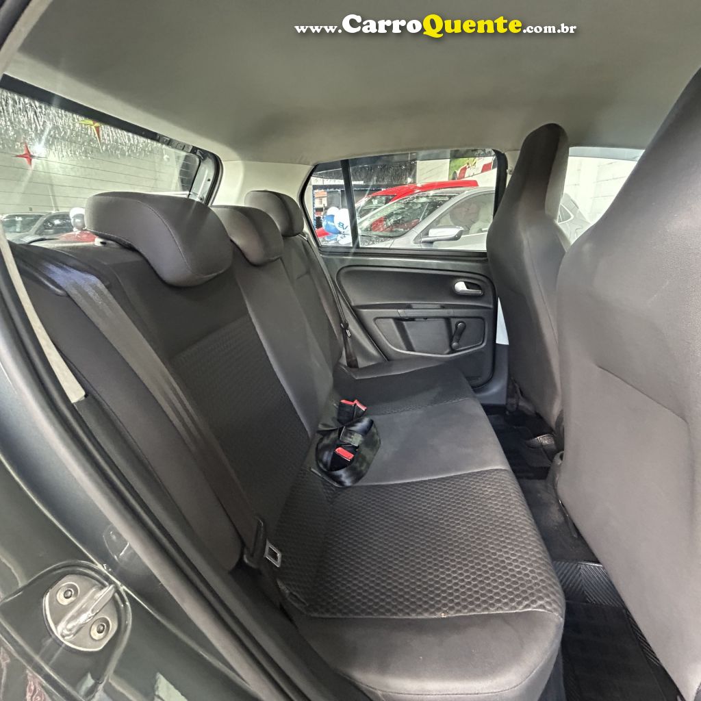 VOLKSWAGEN   UP! CROSS 1.0 T. FLEX 12V 5P   CINZA 2016 1.0 FLEX - Loja