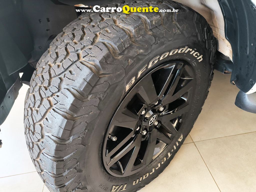 TOYOTA HILUX 2019 - Loja