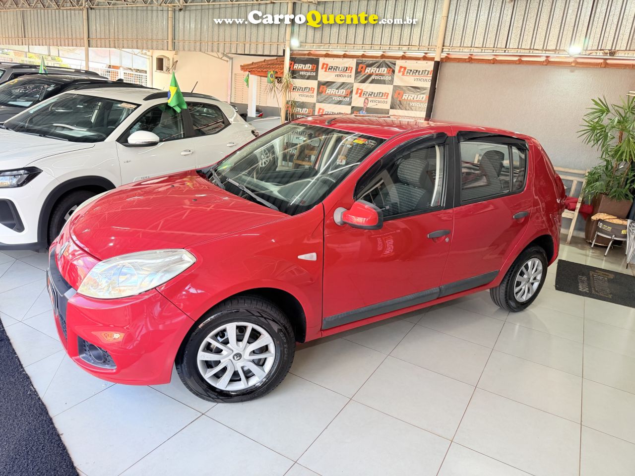 RENAULT   SANDERO EXPRESSION HI-FLEX 1.0 16V 5P   VERMELHO 2013 1.0 FLEX - Loja