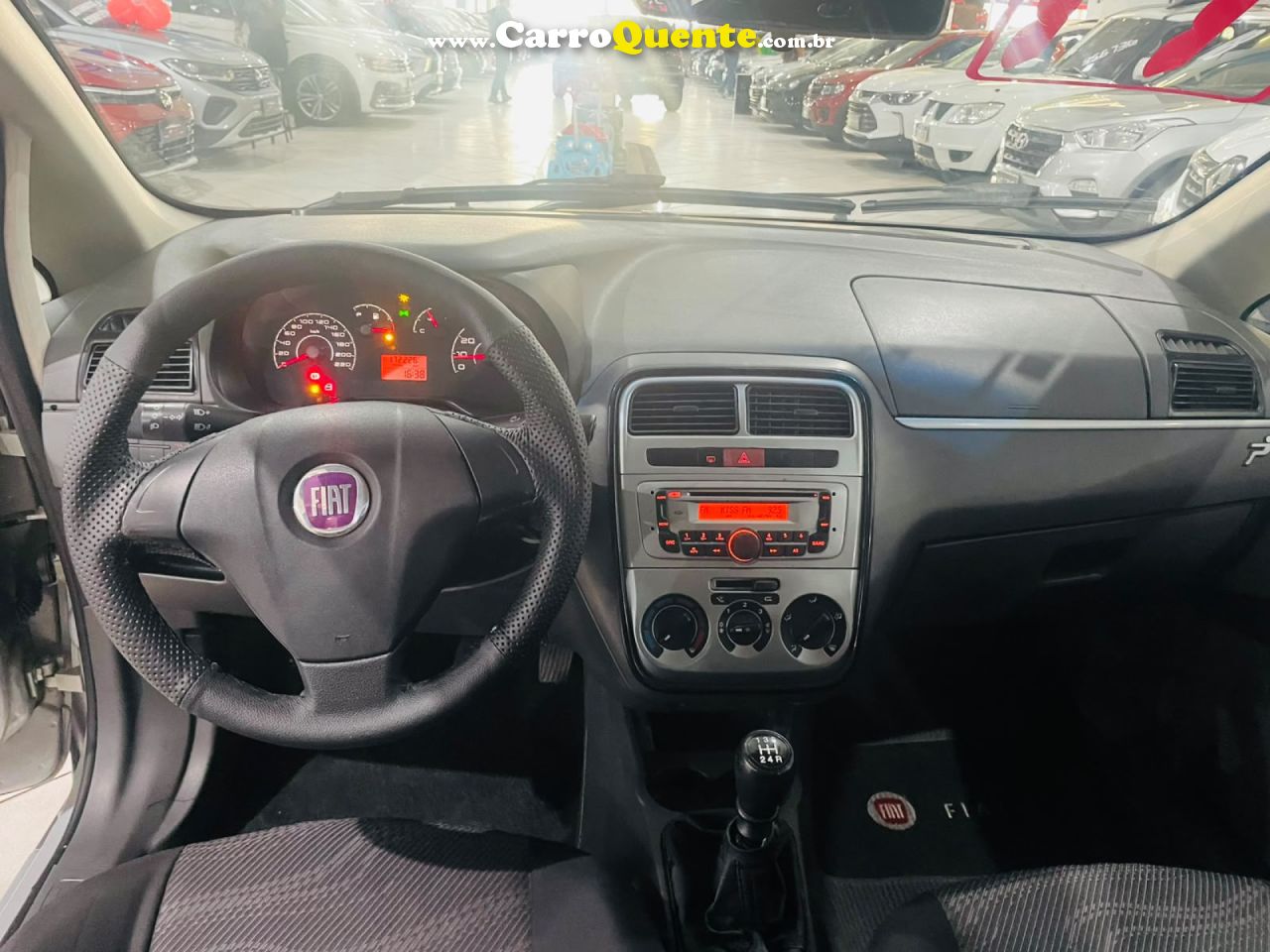 FIAT   PUNTO ATTRACTIVE 1.4 FIRE FLEX 8V 5P   PRATA 2011 1.4 FLEX - Loja