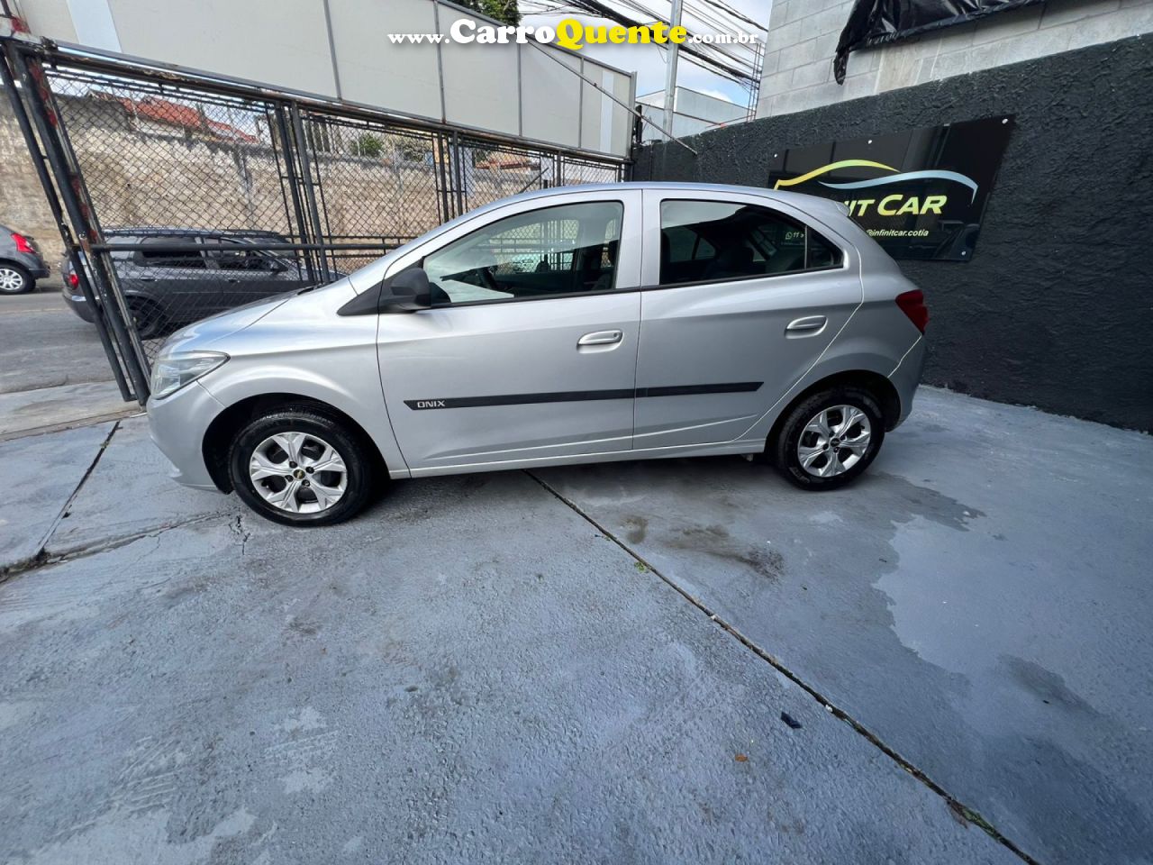 CHEVROLET   ONIX HATCH LT 1.0 8V FLEXPOWER 5P MEC.   PRATA 2015 1.0 FLEX - Loja