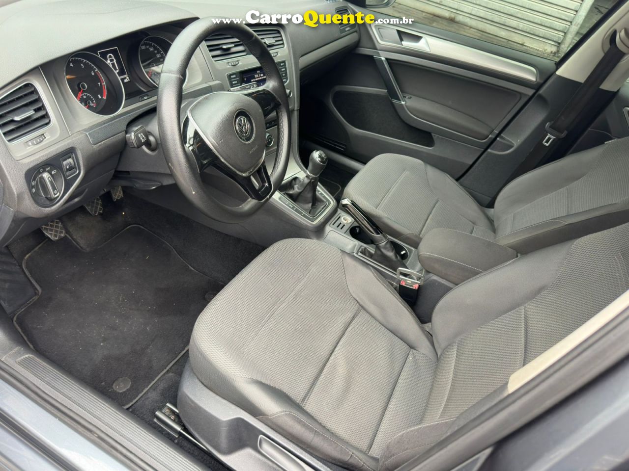 VOLKSWAGEN   GOLF COMFORTLINE 1.4 TSI 140CV MEC.   CINZA 2015 1.4 GASOLINA - Loja