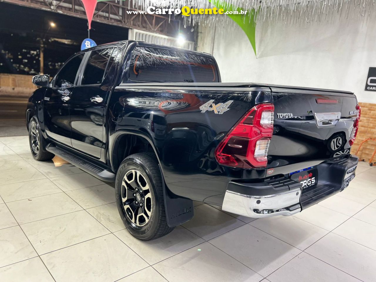 TOYOTA   HILUX SW4 SRX 4X4 2.8 TDI 16V DIES. AUT.   PRETO 2022 2.8 DIESEL - Loja