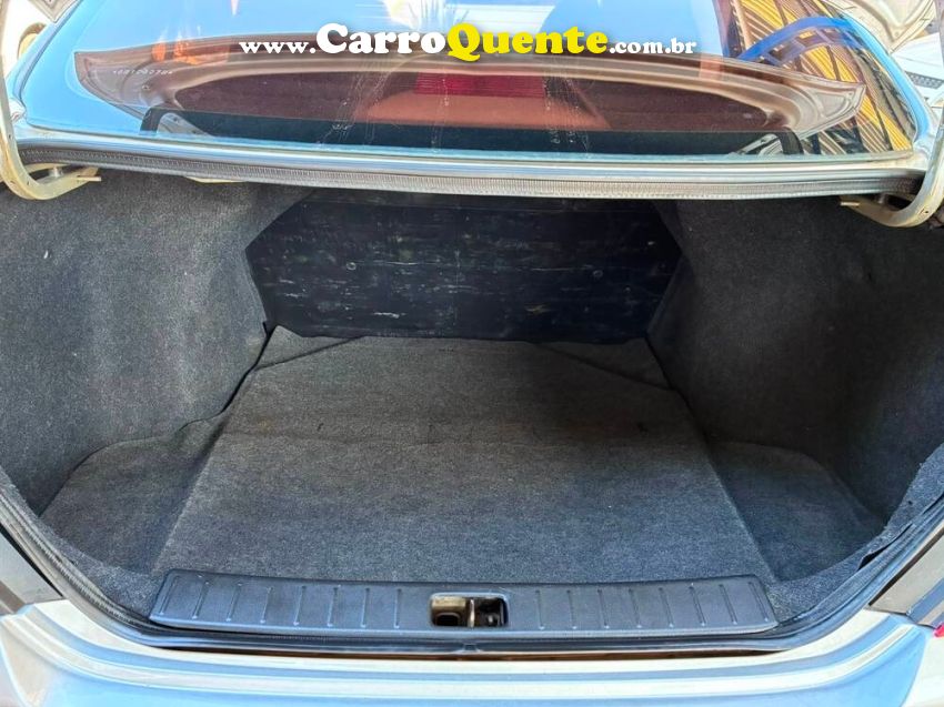Nissan VERSA 1.0 12V FLEX 4P MANUAL - Loja