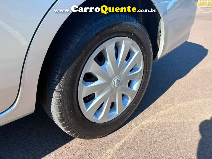 Nissan VERSA 1.0 12V FLEX 4P MANUAL - Loja