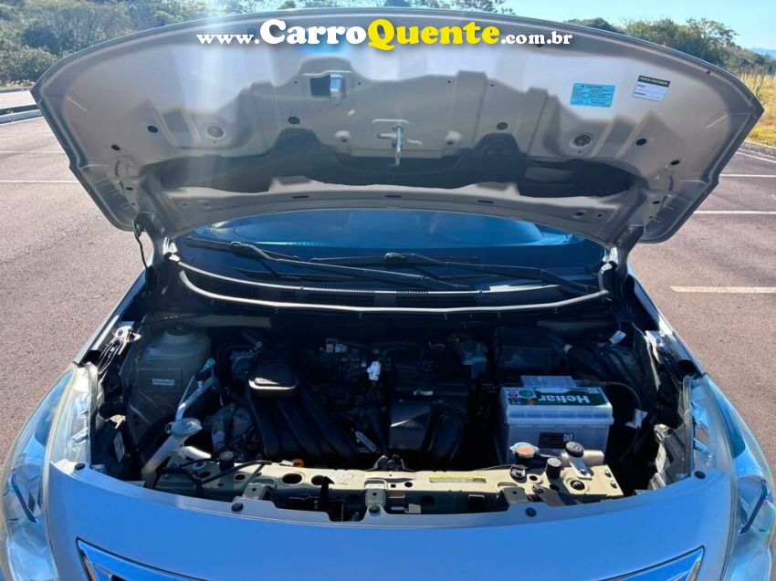 Nissan VERSA 1.0 12V FLEX 4P MANUAL - Loja