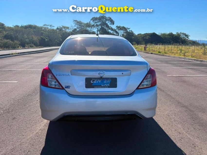 Nissan VERSA 1.0 12V FLEX 4P MANUAL - Loja