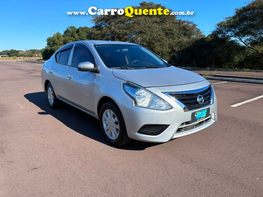 Nissan VERSA 1.0 12V FLEX 4P MANUAL - Loja