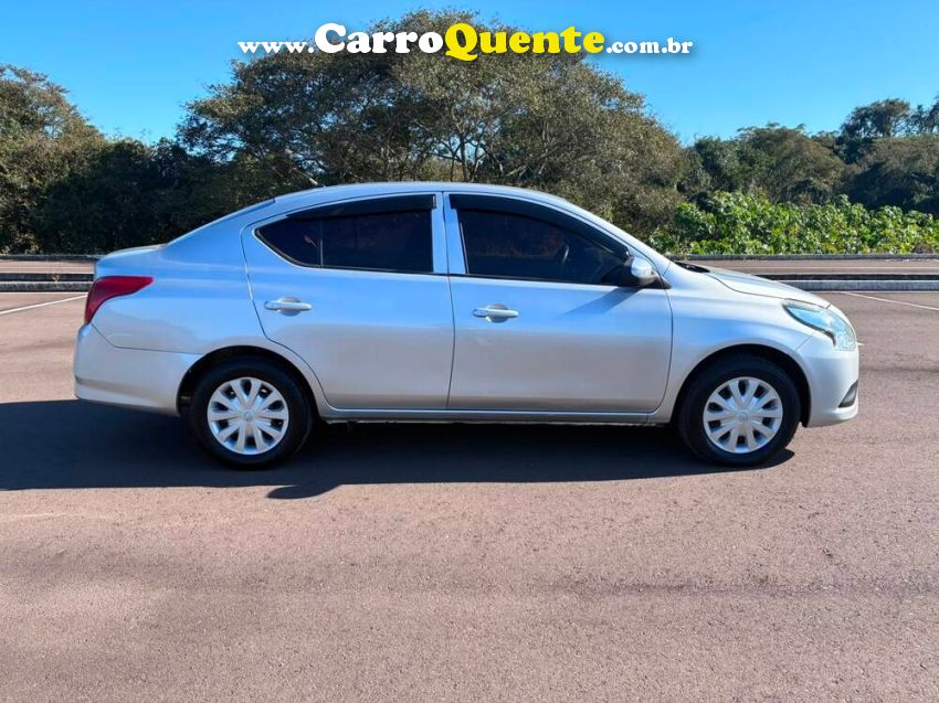 Nissan VERSA 1.0 12V FLEX 4P MANUAL - Loja