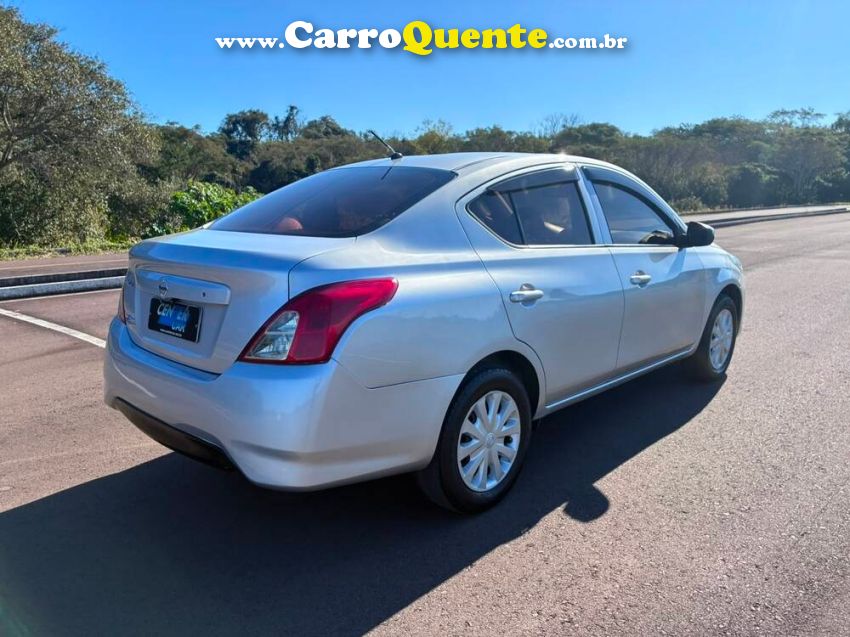 Nissan VERSA 1.0 12V FLEX 4P MANUAL - Loja