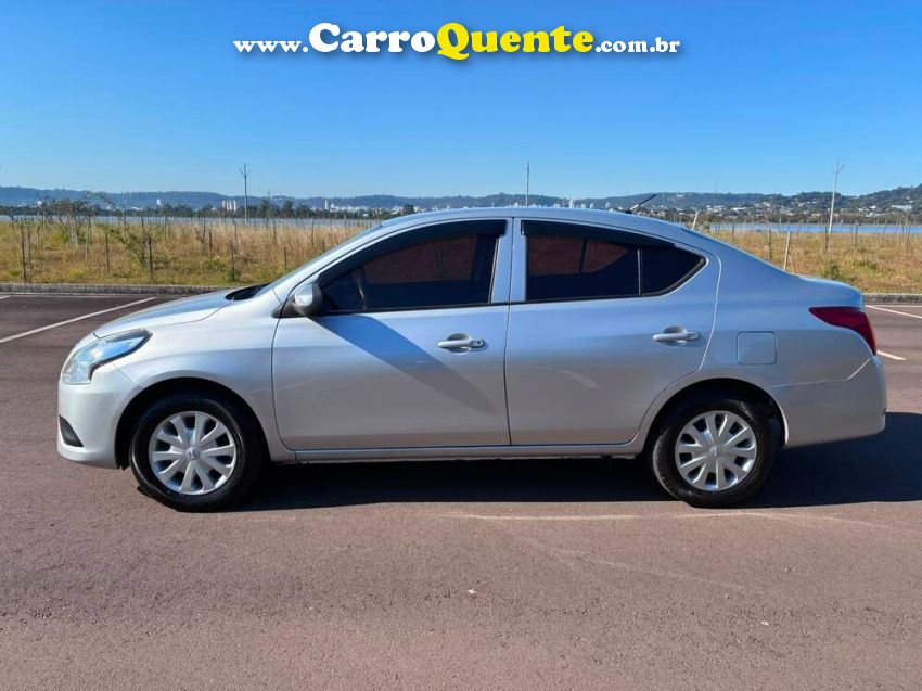 Nissan VERSA 1.0 12V FLEX 4P MANUAL - Loja